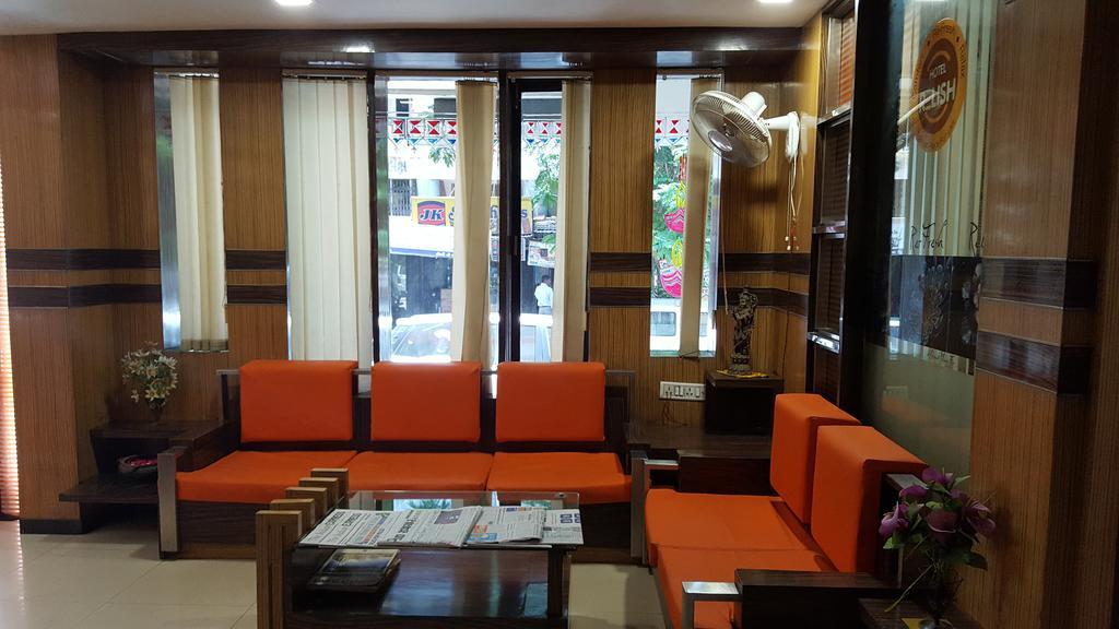 Hotel Relish Vadodara Bagian luar foto