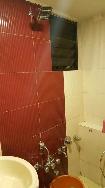 Hotel Relish Vadodara Bagian luar foto